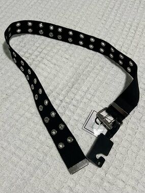 🌸 5/$15 NWT Size Small Black Canvas Belt 2 Holes 33”